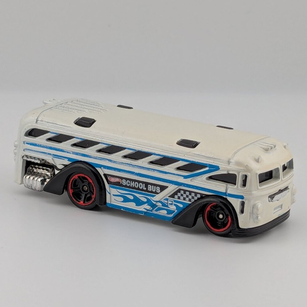 Hot Wheels School Bus – Custom Diecast Bus (Mattel ©2000, Loose)